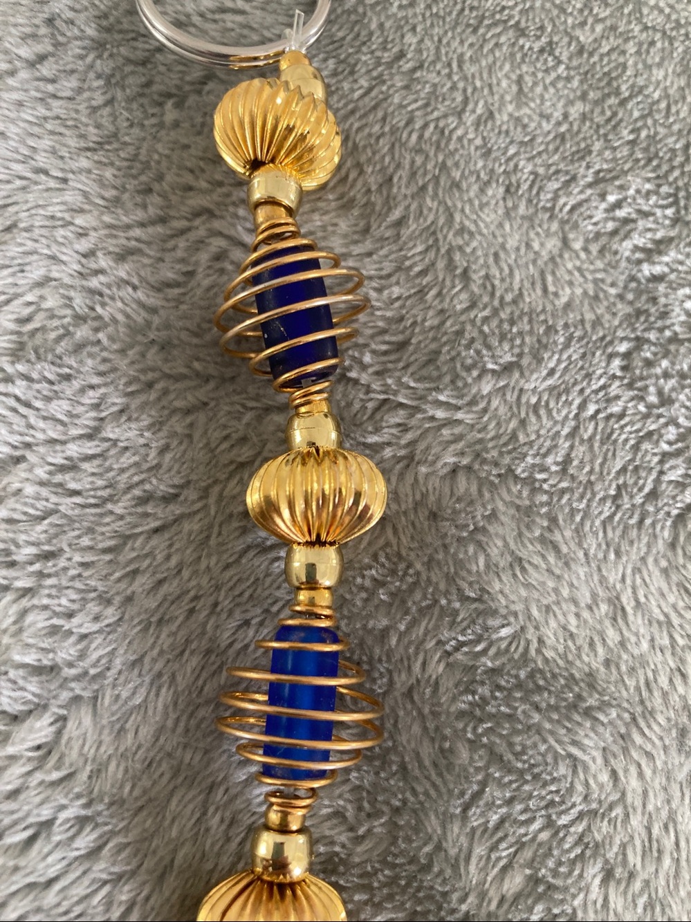 Golden beaded keychain - Picture 2 of 4